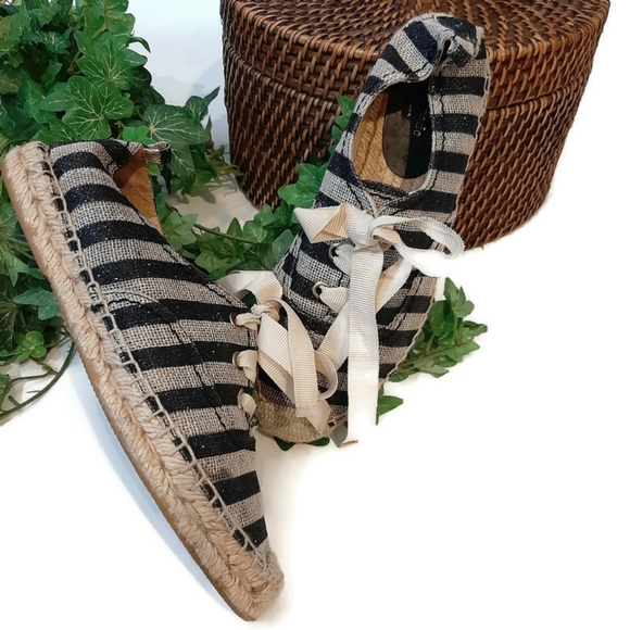 KATE SPADE EUC canvas black/cream striped chic espadrilles. Size 7 - Picture 1 of 6